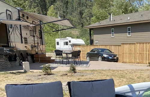 Vernon House | Okanagan Lakefront RV w/boat launch in residential/seasonal community.