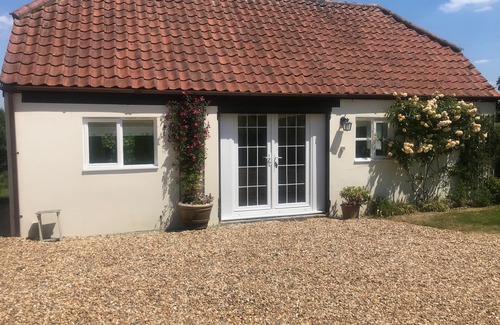 Blandford Forum Cottage | OKE APPLE COTTAGE, pet friendly, with a garden in Okeford Fitzpaine