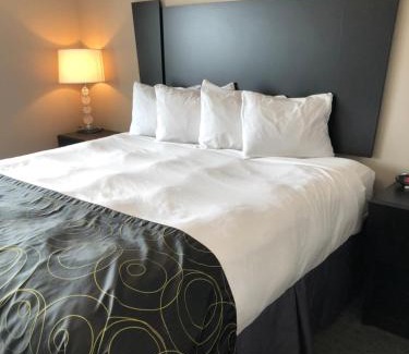 West Okoboji Hotel | Okoboji Inn & Suites