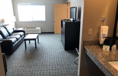West Okoboji Hotel | Okoboji Inn & Suites
