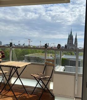 Schwanthalerhohe Apartment | Oktoberfest View Central Munich Balcony