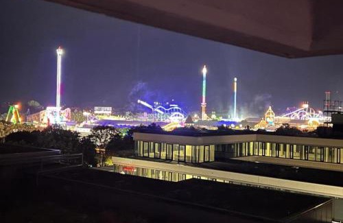 Schwanthalerhohe Apartment | Oktoberfest View Central Munich Balcony