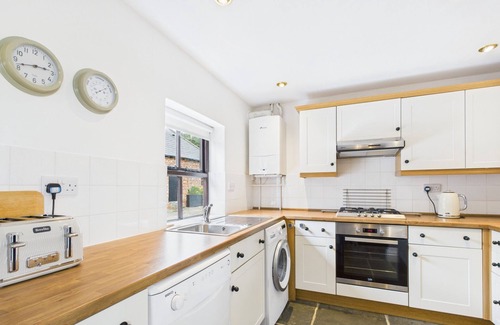 Ryde Cottage | Old Byre, Little Upton Farm