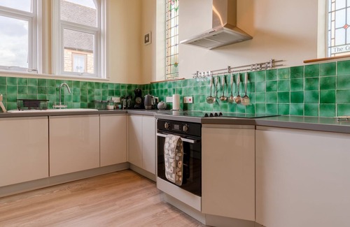 Andoversford Cottage | Old Chapel - sleeps 6 guests in 3 bedrooms