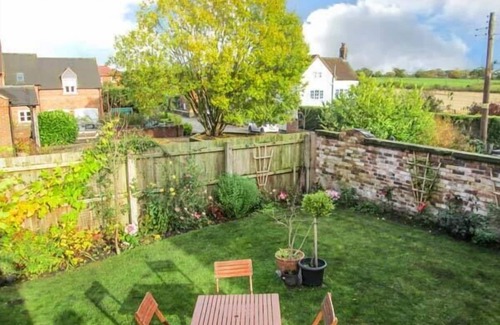 Checkley Cottage | OLD CHURCH COACH HOUSE, family friendly in Church Leigh