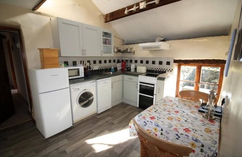 Torver Cottage | Old Dairy, Cosy 1 bedroom Cottage near Coniston, dogs welcome.