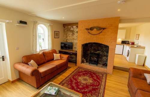 Alton Barnes Cottage | Old Dairy Cottage - Self catering cottage in the heart of rural Wiltshire. Kennet Avon Canal Nearby