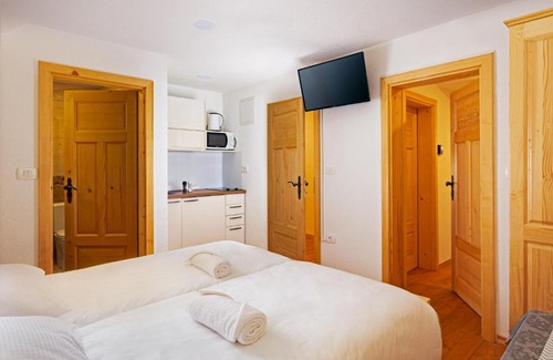 Zirovnica Apartment | Old Farm House Breg