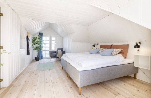 Lonstrup Cottage | Old farmhouse with panoramic sea views and outdoor heated pool