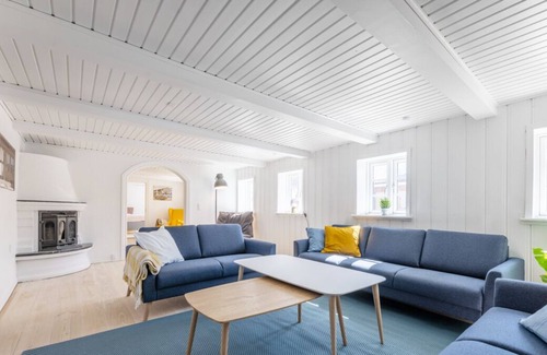 Lonstrup Cottage | Old farmhouse with panoramic sea views and outdoor heated pool