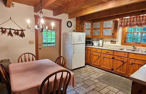 Nashville Cabin | "Old Hickory" - Rustic and Charming Cabin, Close to Nashville. Couples Getaway