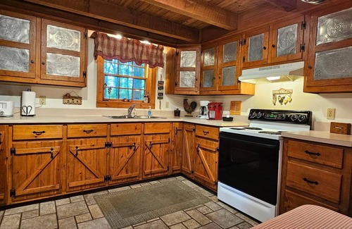 Nashville Cabin | "Old Hickory" - Rustic and Charming Cabin, Close to Nashville. Couples Getaway