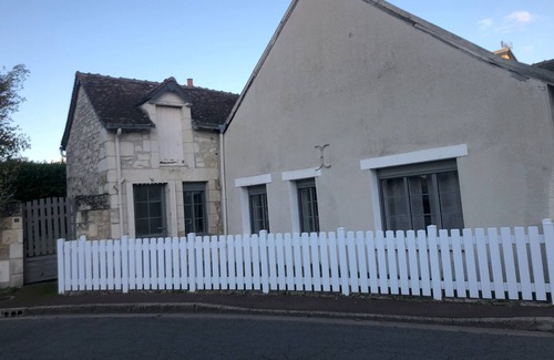 Panzoult House | Old house with garden in village center