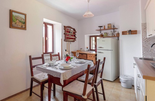 Koper House | Old Istrian house under the rock in Ospnn