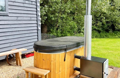 Melton Constable Apartment | Old King William Shepherd Huts and Private Hot Tubs in North Norfolk