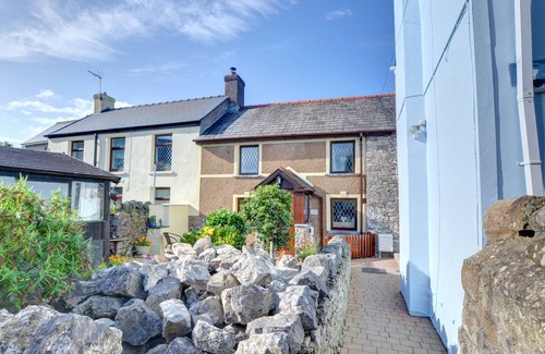Newton House | Old Newton Cottage - Two Bedroom House, Sleeps 3