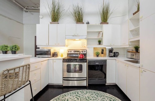 International District Apartment | Old Port Loft Gem | Stylish Old Montreal Stay
