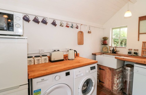 Sturminster Newton Cottage | OLD RECTORY COTTAGE, pet friendly in Sturminster Newton