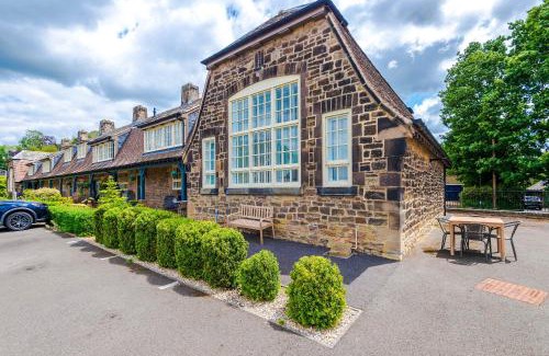 Two Dales House | Old School Close Stylish Stay in Derbyshire