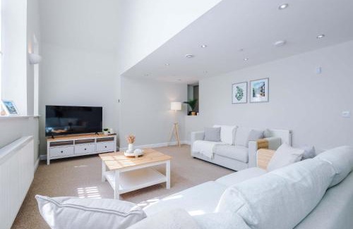 Two Dales House | Old School Close Stylish Stay in Derbyshire