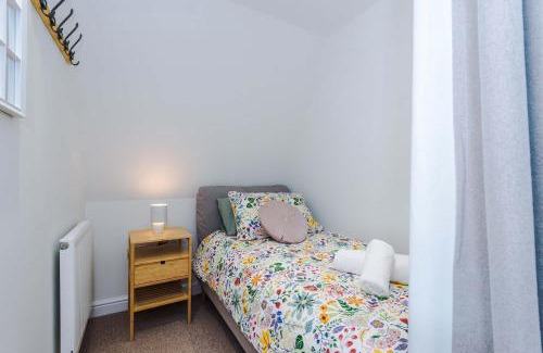 Two Dales House | Old School Close Stylish Stay in Derbyshire
