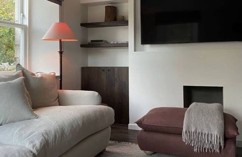 Ballater House | Old school, cozy cottage for 7