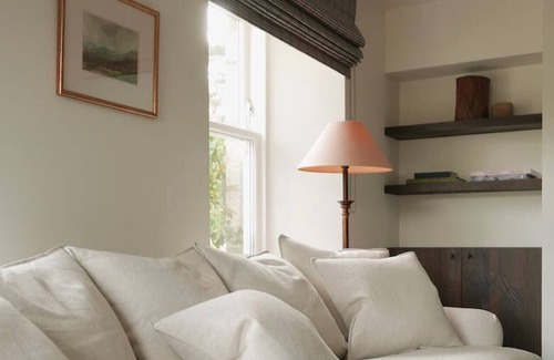 Ballater House | Old school, cozy cottage for 7