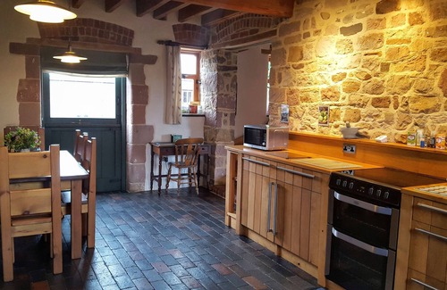 Leek Cottage | Old Shire Stables (3 bedrooms) - sleeps 6 guests in 3 bedrooms