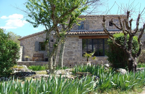 Labeaume House | Old stone house, comfortable, quiet, 1 km from the river, 3 stars