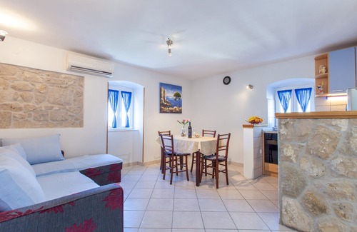 Borak House | old stone house Lelas