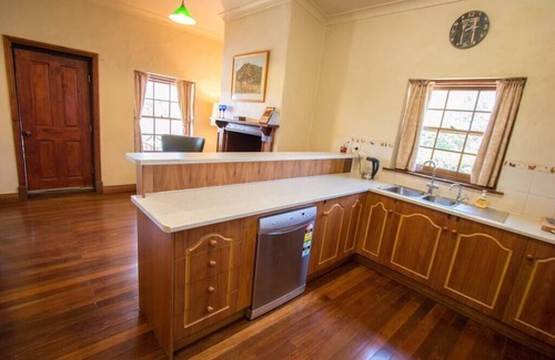 Swanport Cottage | Old Swanport General Store, Swanport-Murray River
