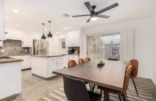 Scottsdale Estates Nine House | Old Town Escape|FREE Heated Pool & Spa|Sleeps 12