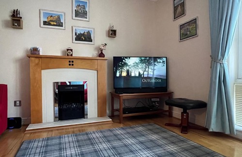 Old Town Apartment | Old town, free parking, Outlander experience