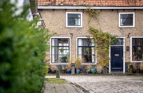 Sint Anna ter Muiden House | Old town house from 1775