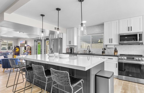 Hayden Estates House | OLD TOWN LUXURY 5BDR HOUSE NEWLY REMODELED. CABANA, POOL.