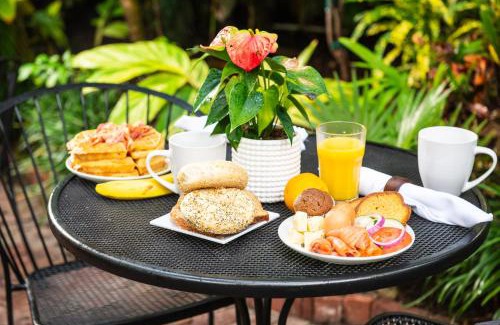 Historic Seaport Bed & Breakfast | Old Town Manor