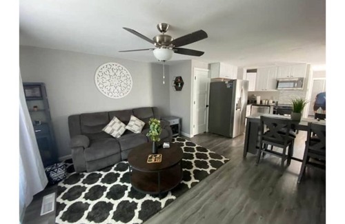 Pocatello House | Old Town Modern 2bed/1bath home with patio & yard