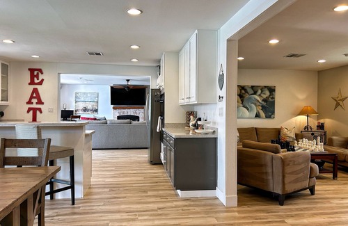 Scottsdale Country Acres House | Old Town Oasis – Heated Pool, Spa, Private Studio, Lawn + Walk to Golf & Lake