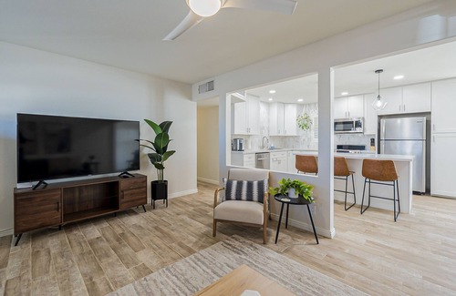 Papago Parkway House | Old Town Retreat Luxe Pool & Outdoor Space for Relaxing Getaways