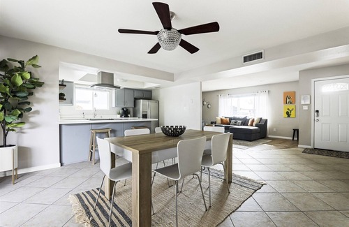 Park Scottsdale One House | Old Town Scottsdale House w/Relaxing Bayckyard- Book for WMO & Super Bowl!