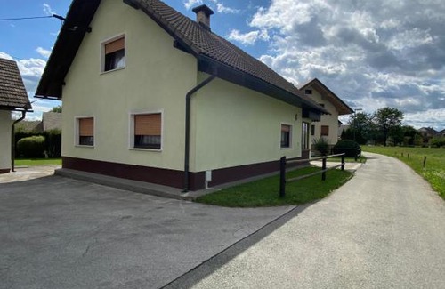 Praprotna Polica House | Old Traditional House