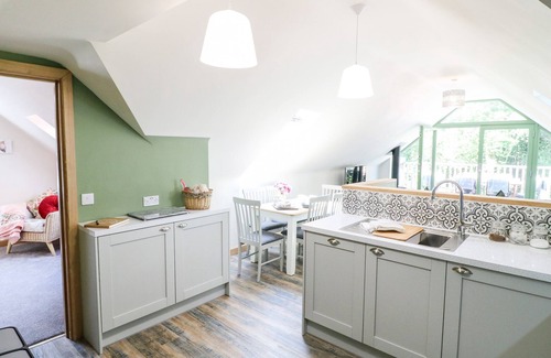 Lincoln Cottage | OLD WOOD COACH HOUSE, pet friendly, with open fire in Skellingthorpe