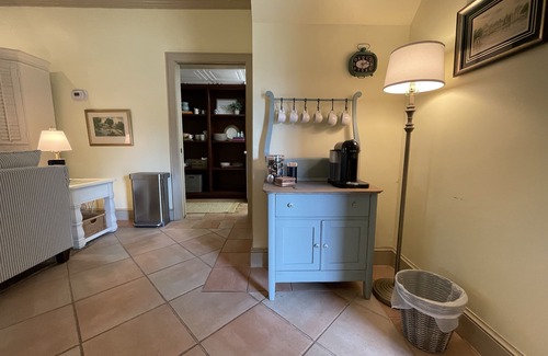 Northwest Villa | Old-World Retreat at 1860s Manor: Luxury Amenities - Tennis Court & Nature Trail