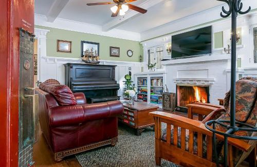 East Beach House | Old Yacht Club Inn