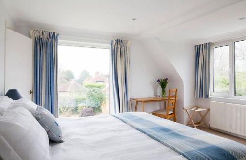 West Itchenor House | Oldfield Cottage within walking distance of pub and sea