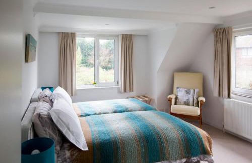West Itchenor House | Oldfield Cottage within walking distance of pub and sea