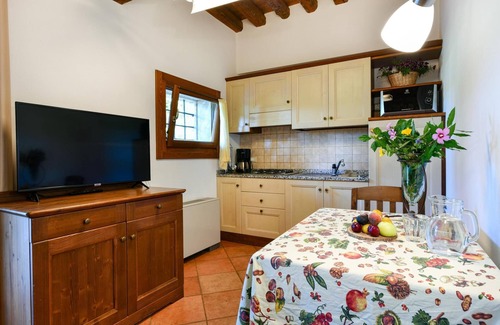Longare Apartment | Oleandri apartment with one bedroom and one bathroom on the ground floor with wheelchair access (apartment 2)