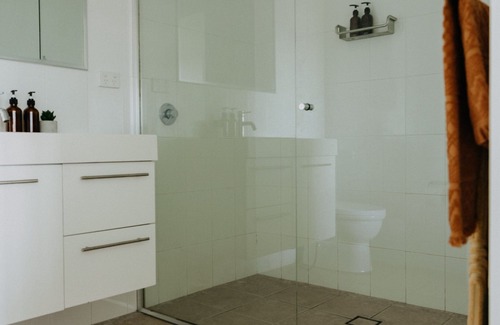 Pambula Beach Cabin | Olga - 1 bedroom pet friendly