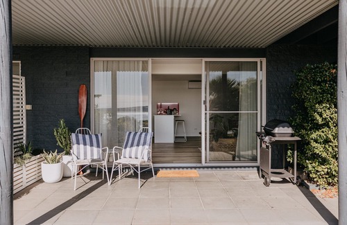 Pambula Beach Cabin | Olga - 1 bedroom pet friendly