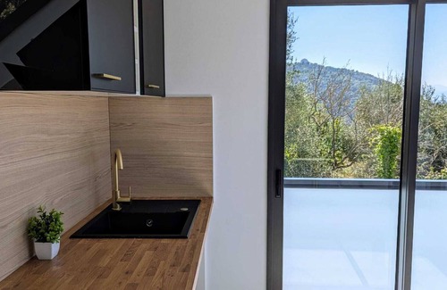 La Trinite Apartment | Olive Grove Retreat Villa Romantic balneotherapy